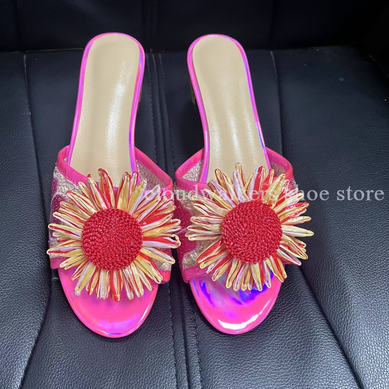 Embroidery Embellishments - Chinelo de Verão com Bordado Iridescente